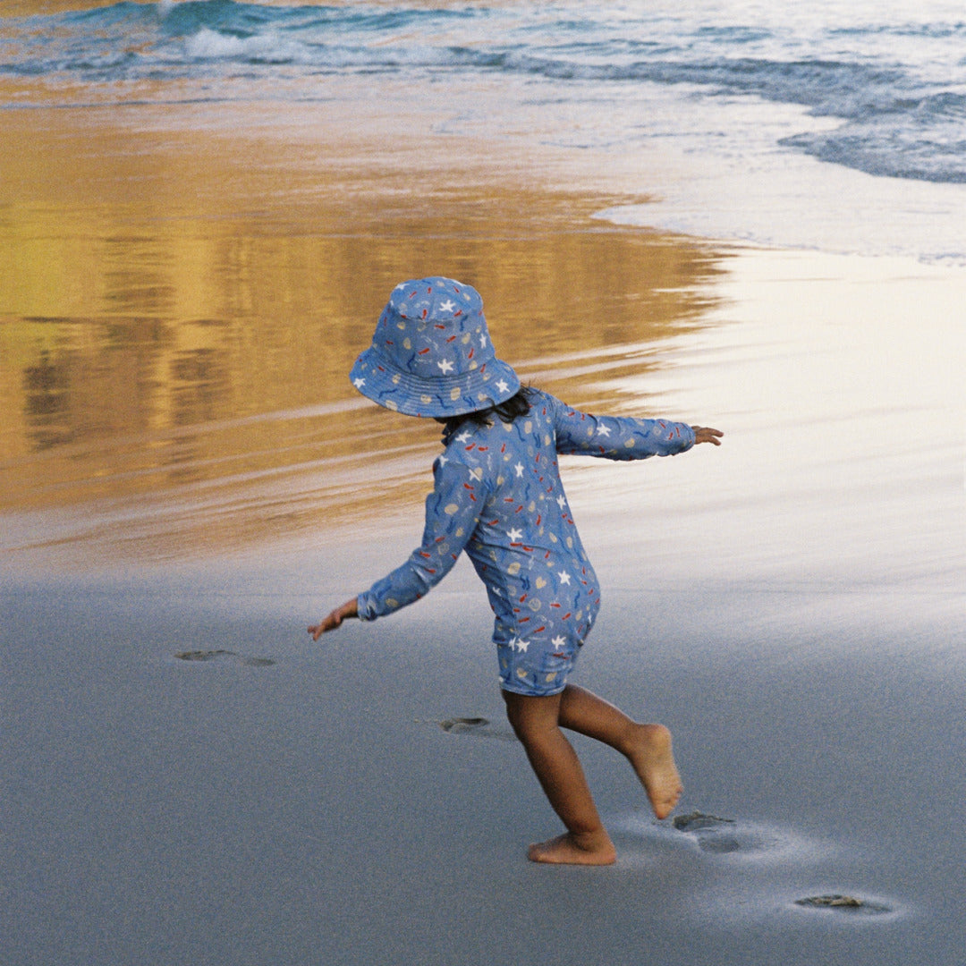 Splash Sunhat | Blue Snorkel Print — lifestyle view 1