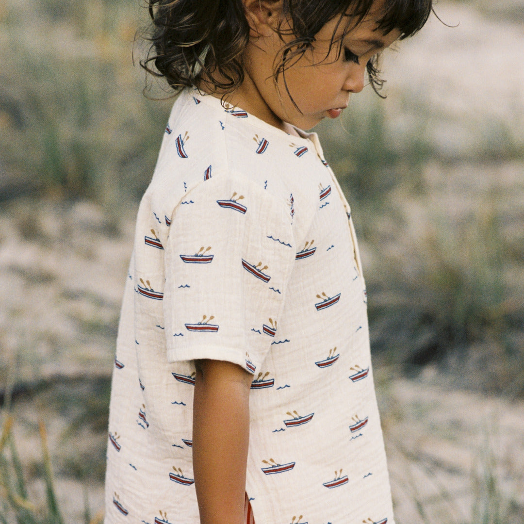 Short Sleeve Caravan Shirt Muslin | Row Boats Print — lifestyle view 1