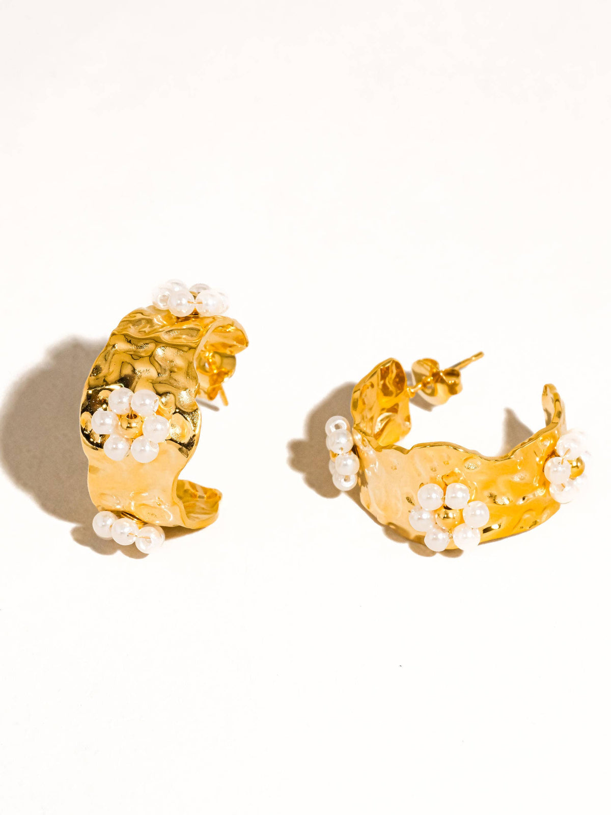Charme Vintage Floral Hoop Earring | 18K Gold Yellow