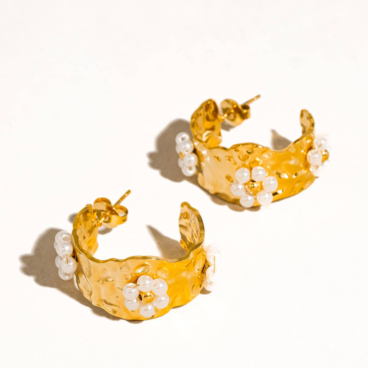Charme Vintage Floral Hoop Earring | 18K Gold Yellow