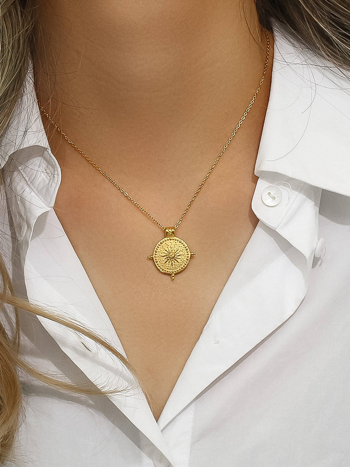 Béryl Medallion Pendant Necklace | 18K Yellow Gold