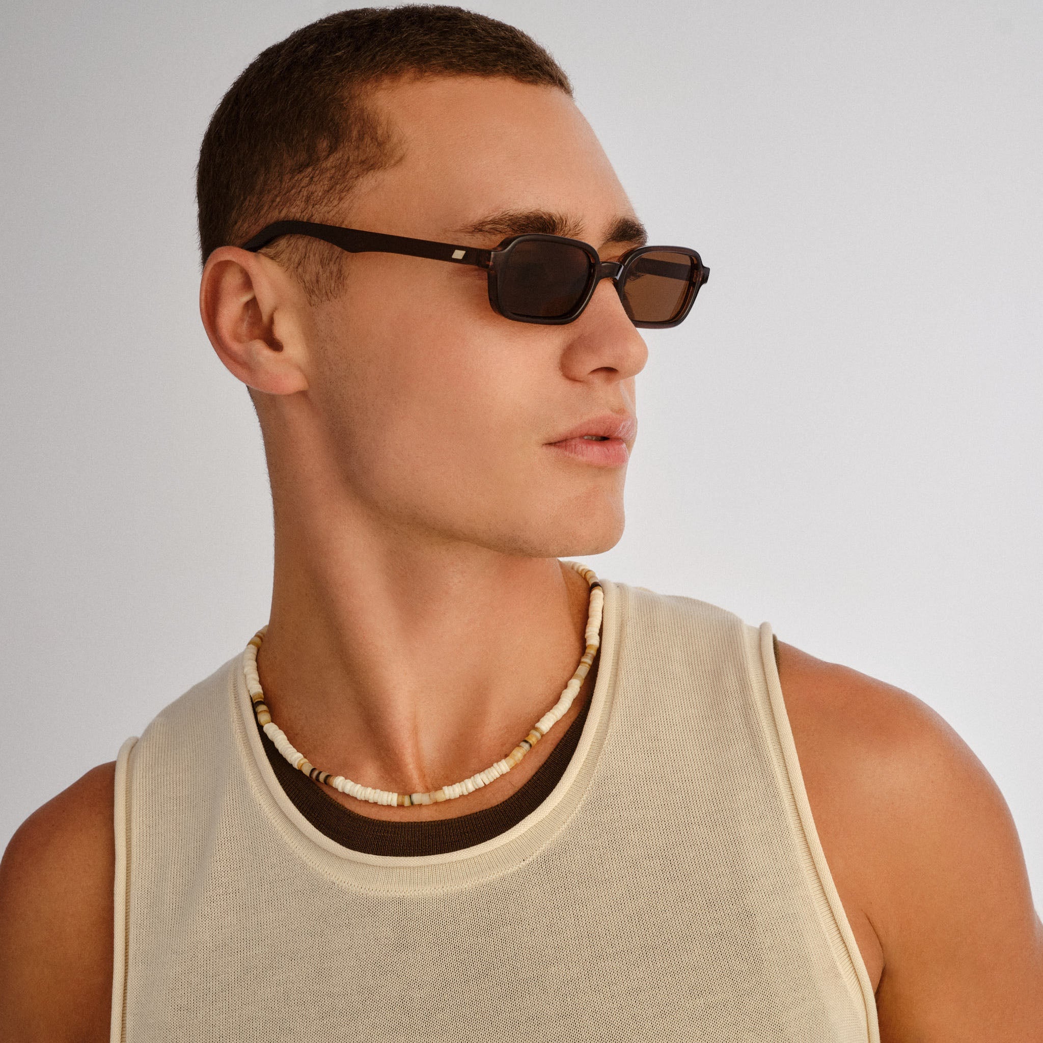 Le Specs Pilferer cocoa - worn