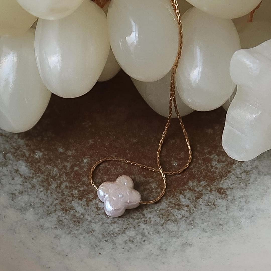 Cloverie Pearl Necklace | Gold