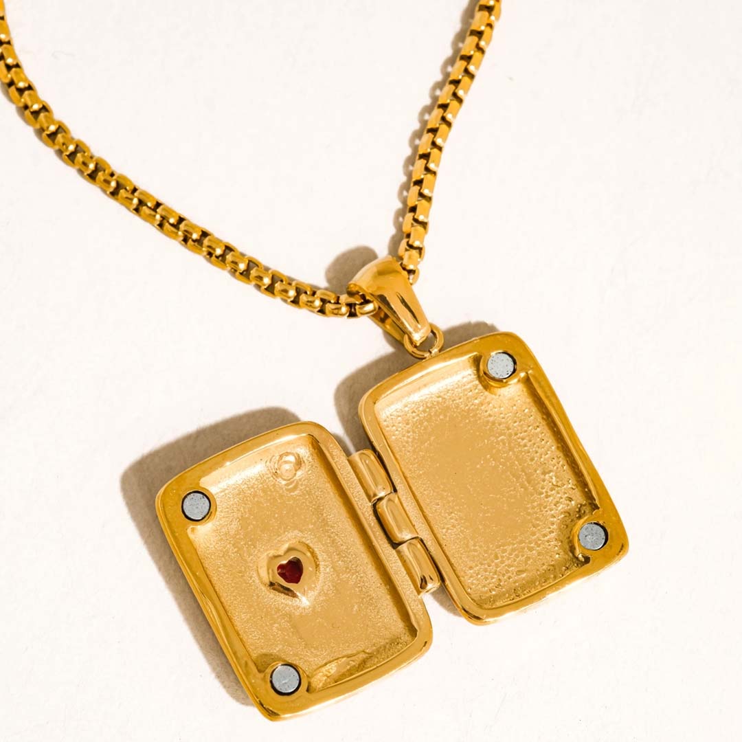 Lavande Heart Locket Necklace | Gold
