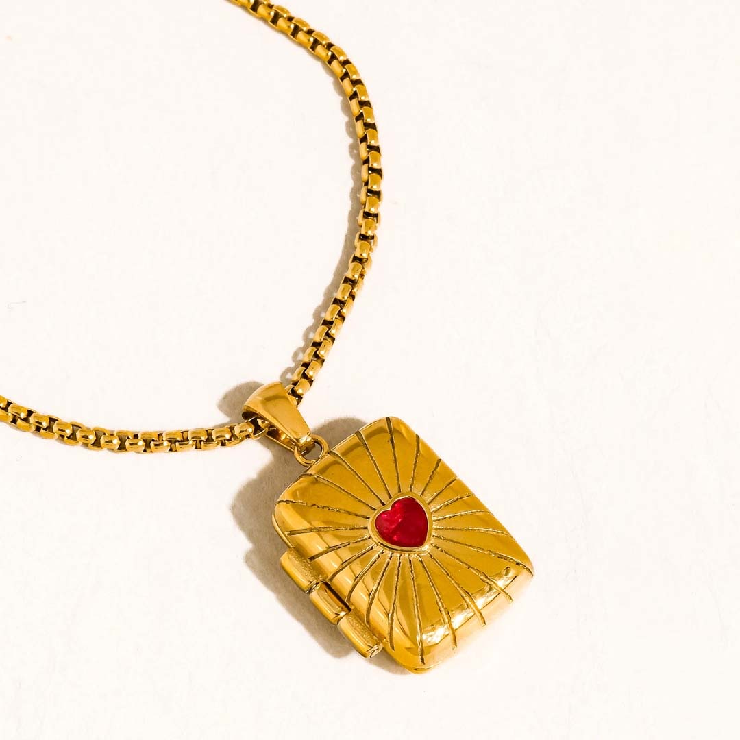 Lavande Heart Locket Necklace | Gold