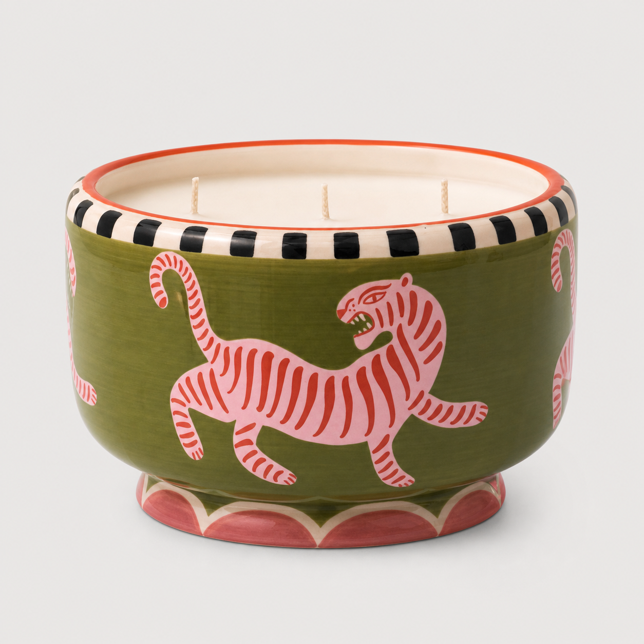 Adopo 24oz Tiger Ceramic Candle | Black Cedar & Fig