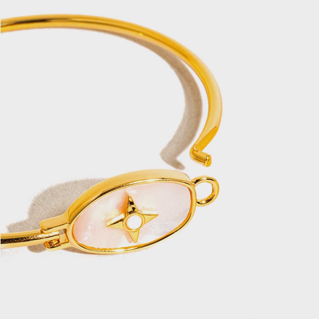 Aileen 18K Gold Vintage Star Shell Bangle