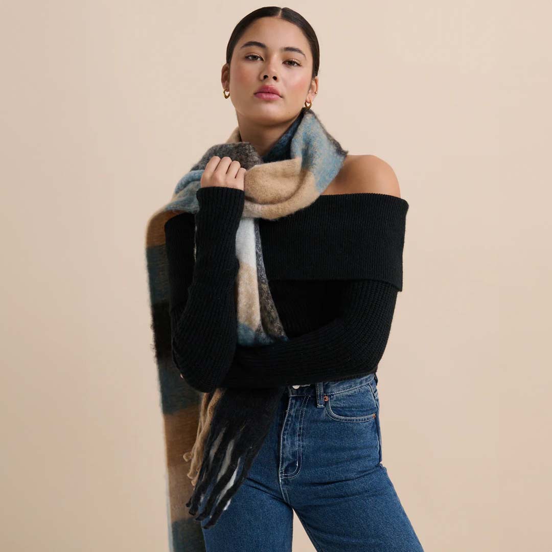 LINDY FLUFFY CHECKERED SCARF