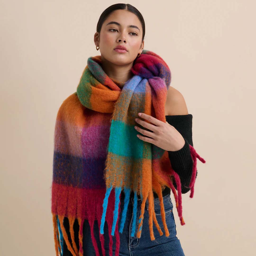 MARI FLUFFY CHECKERED SCARF