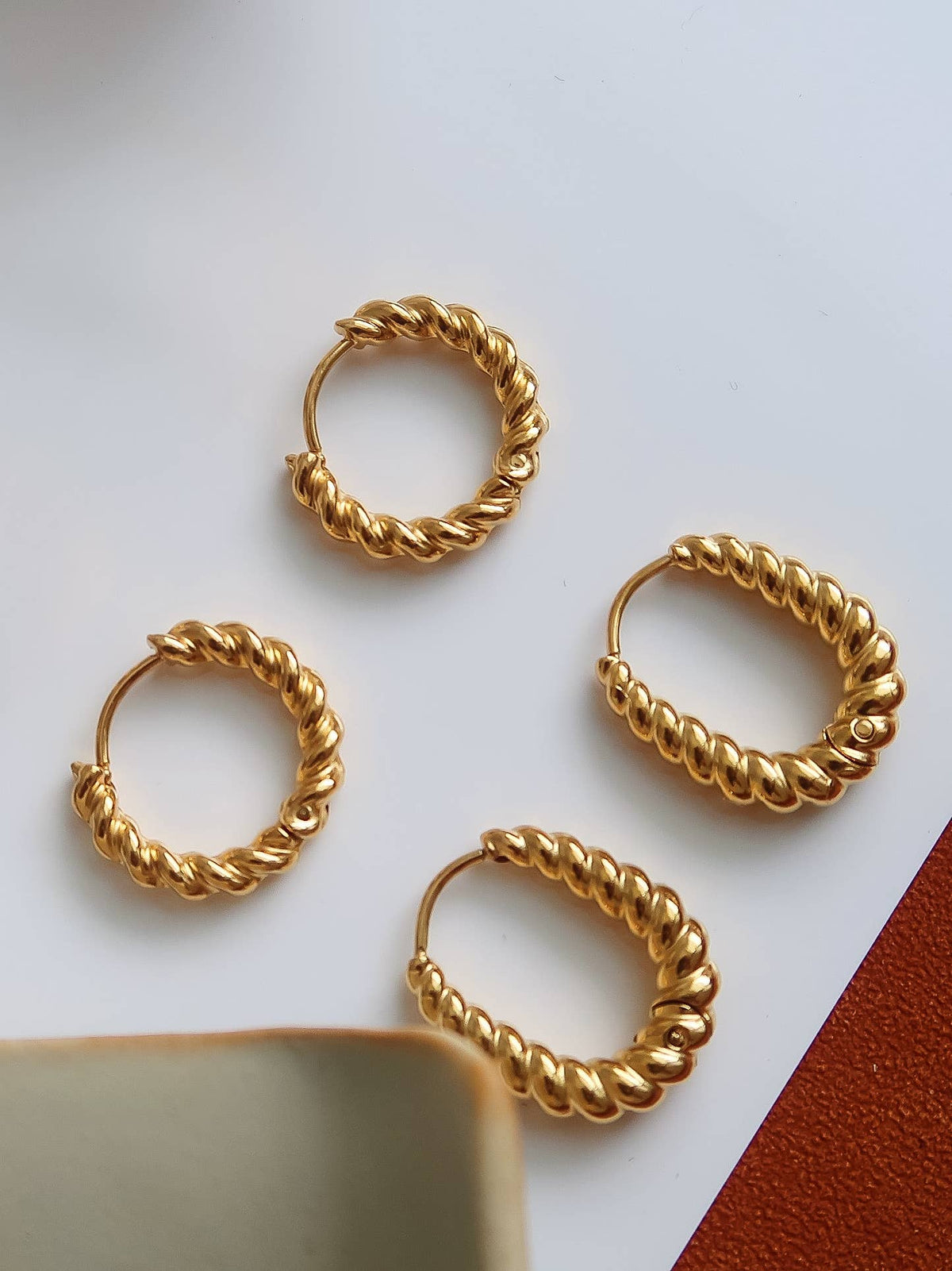 Cere Twisted Hoop Earrings | 18K Yellow Gold