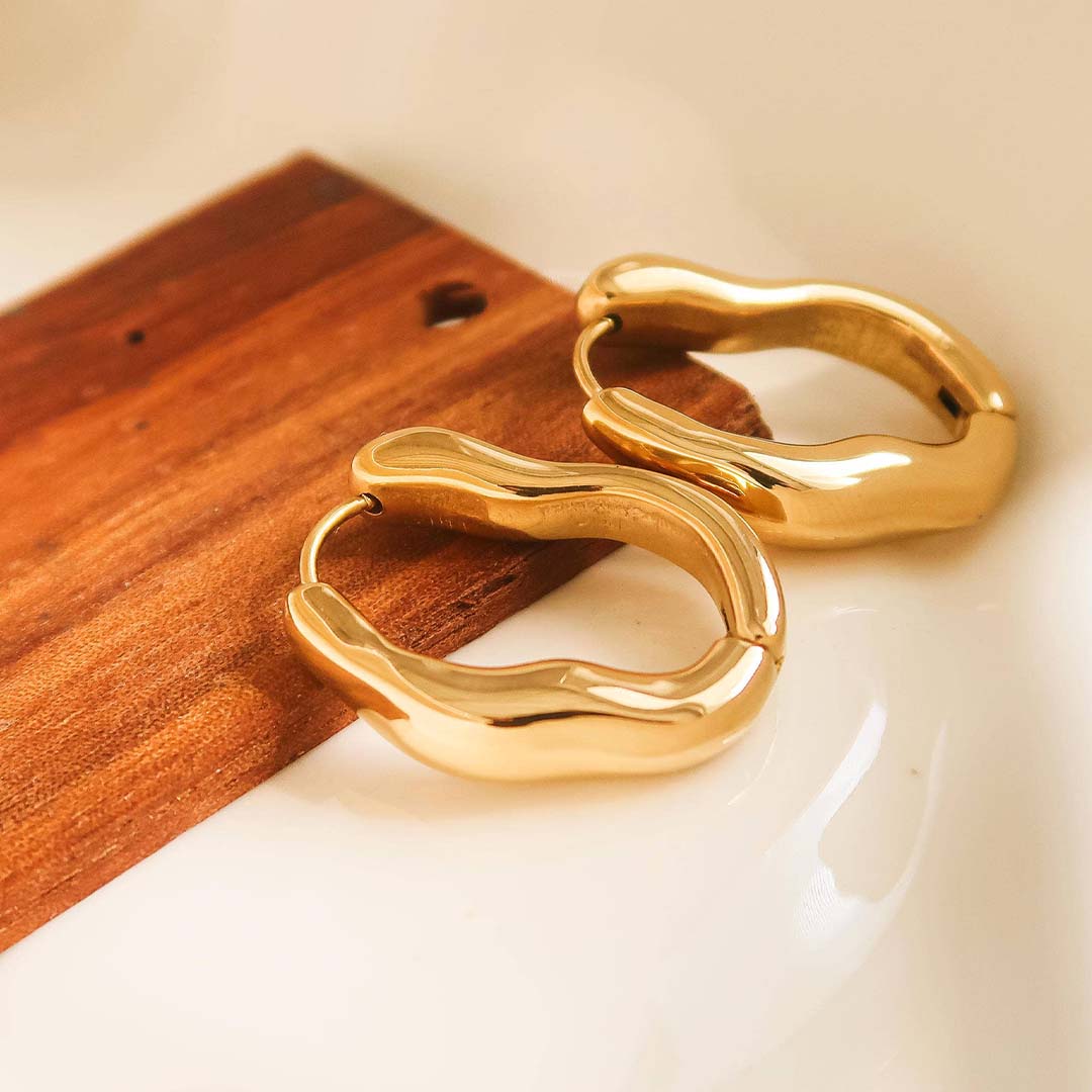 Darcy Oval Hoop Earring | 18K Yellow Gold