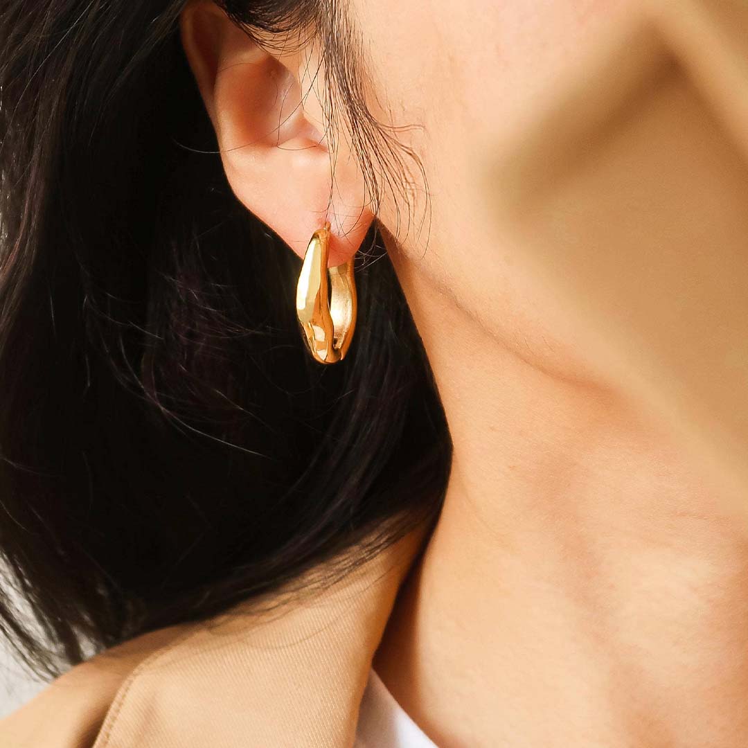 Darcy Oval Hoop Earring | 18K Yellow Gold
