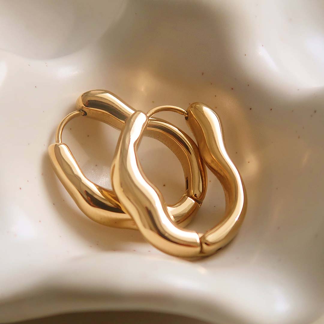 Darcy Oval Hoop Earring | 18K Yellow Gold