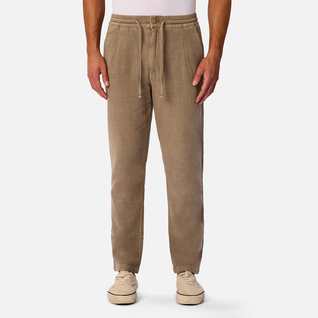 The Mallorca Pant in Mid Olive 27 — official image 01