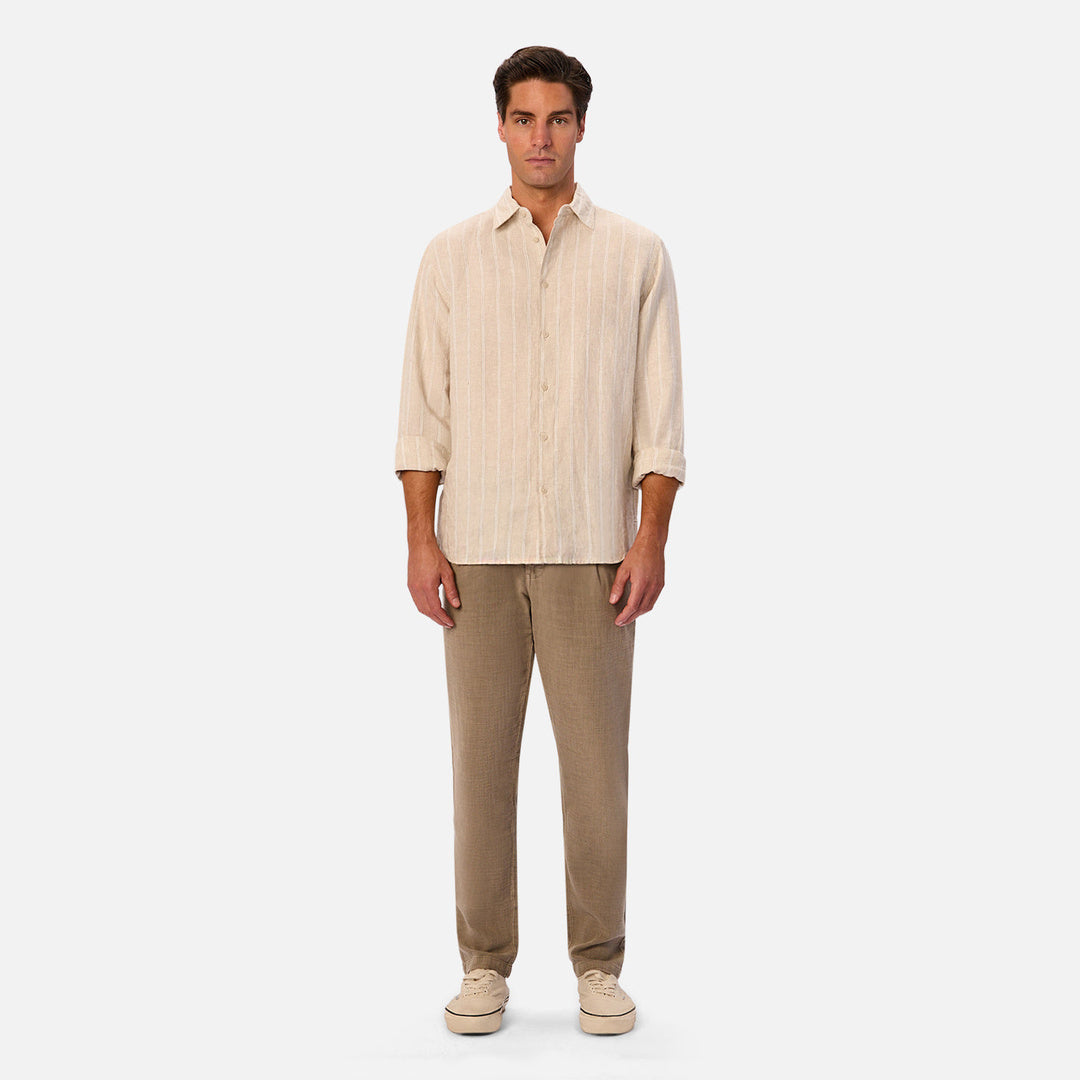 The Mallorca Pant in Mid Olive 27 — official image 05