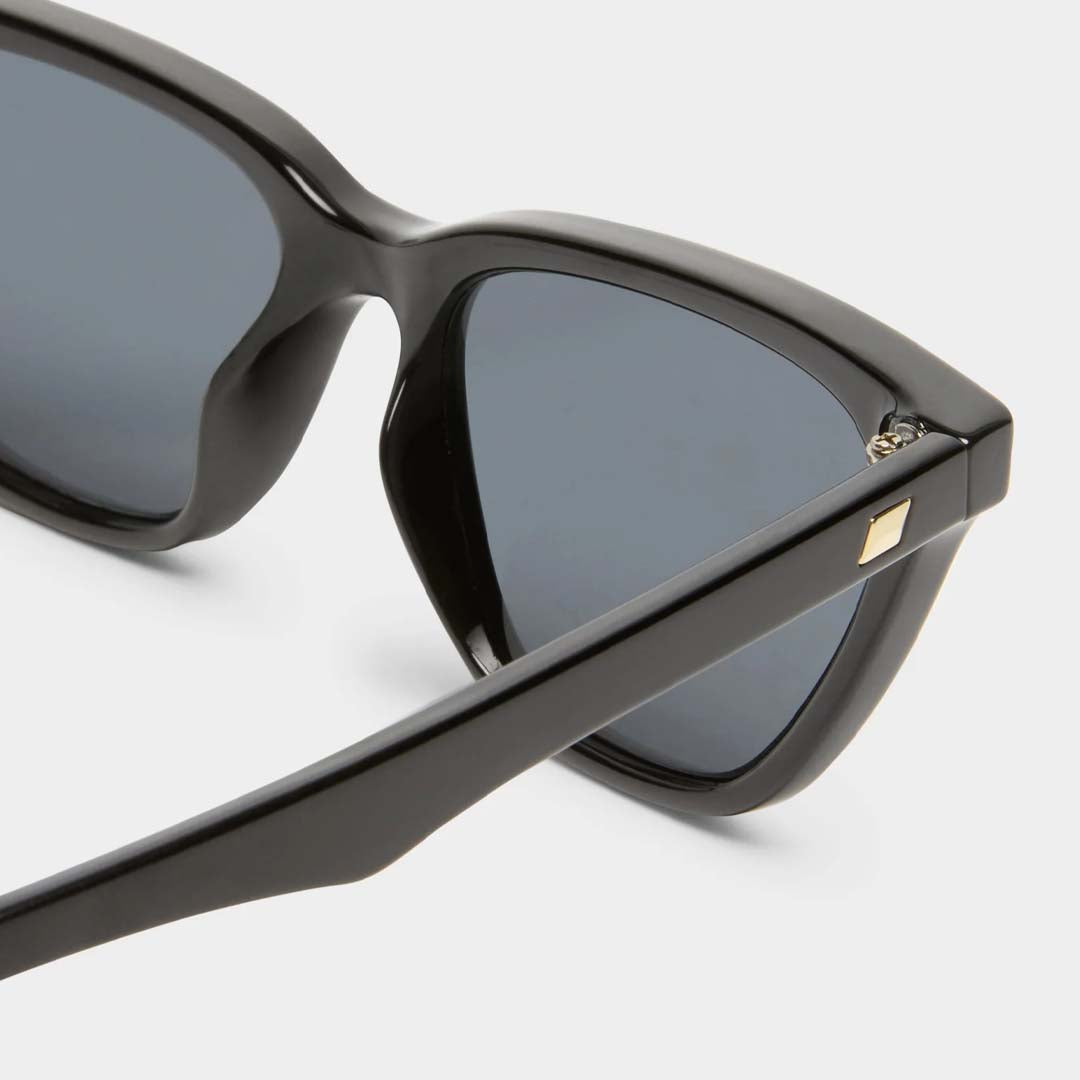 UNFAITHFUL | BLACK