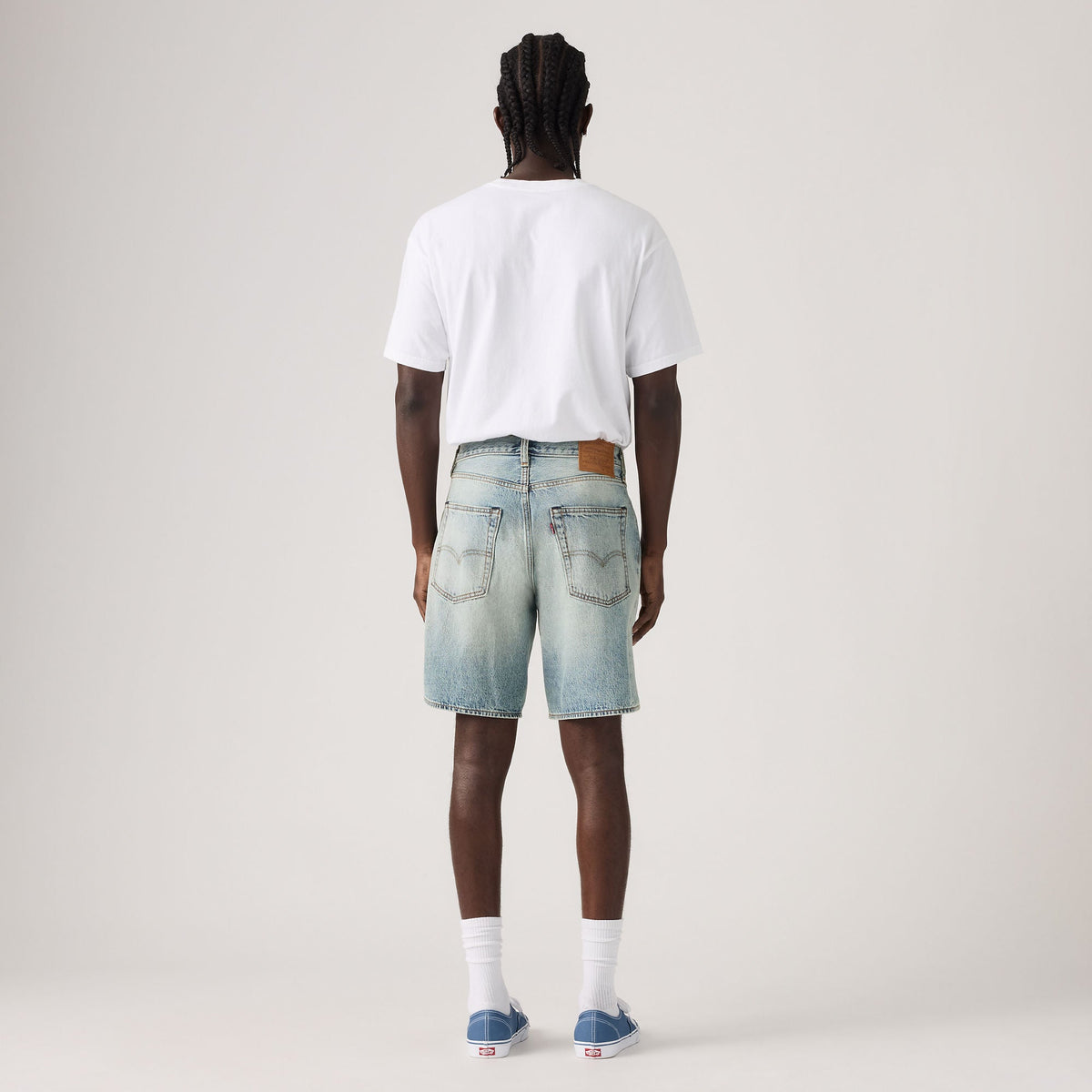Levi’s 468 Loose Shorts Light Workout - Full-body on-model rear