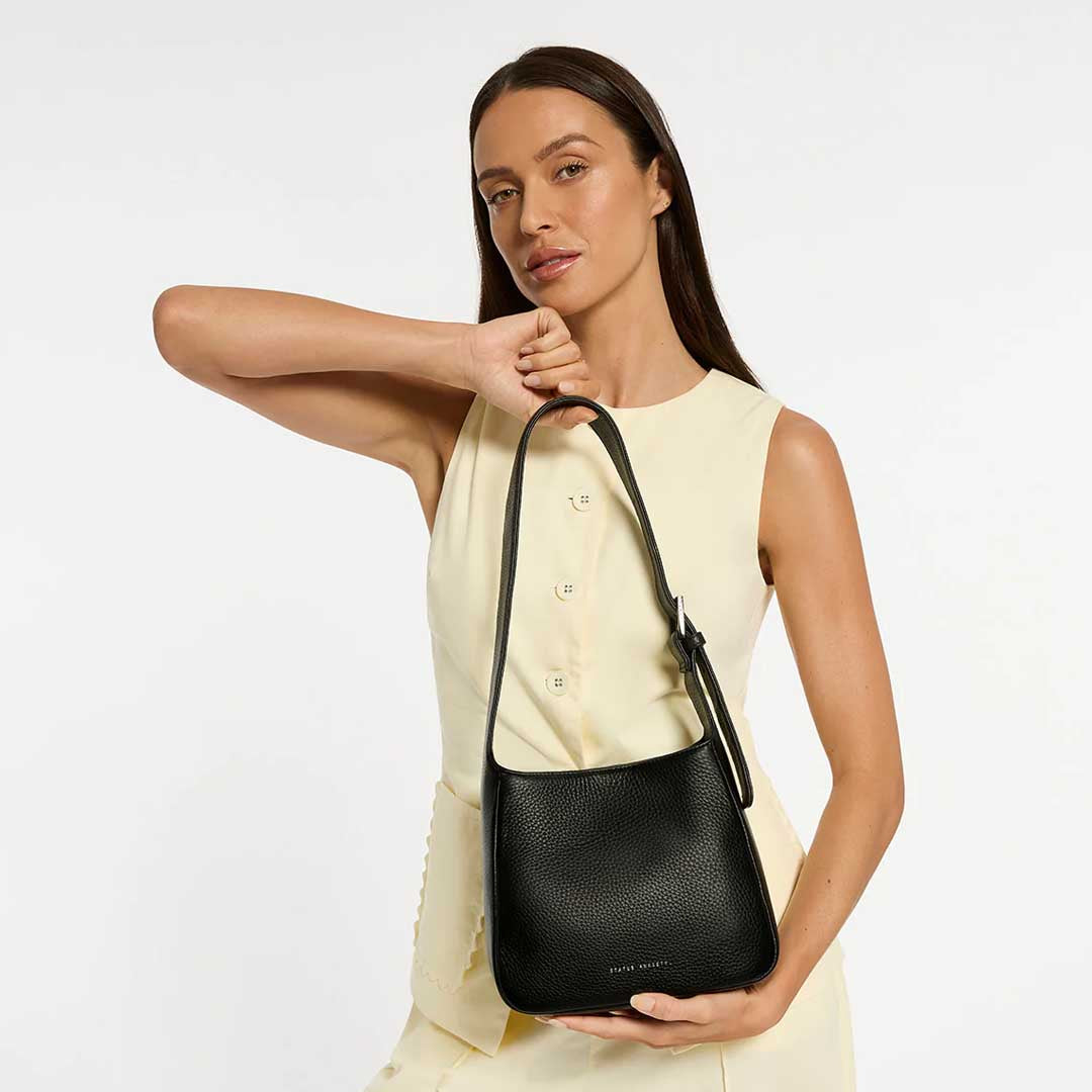 Slipping Away | Black