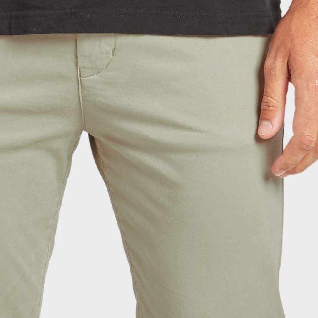COOPER SLIM CHINO | DUSTY OLIVE