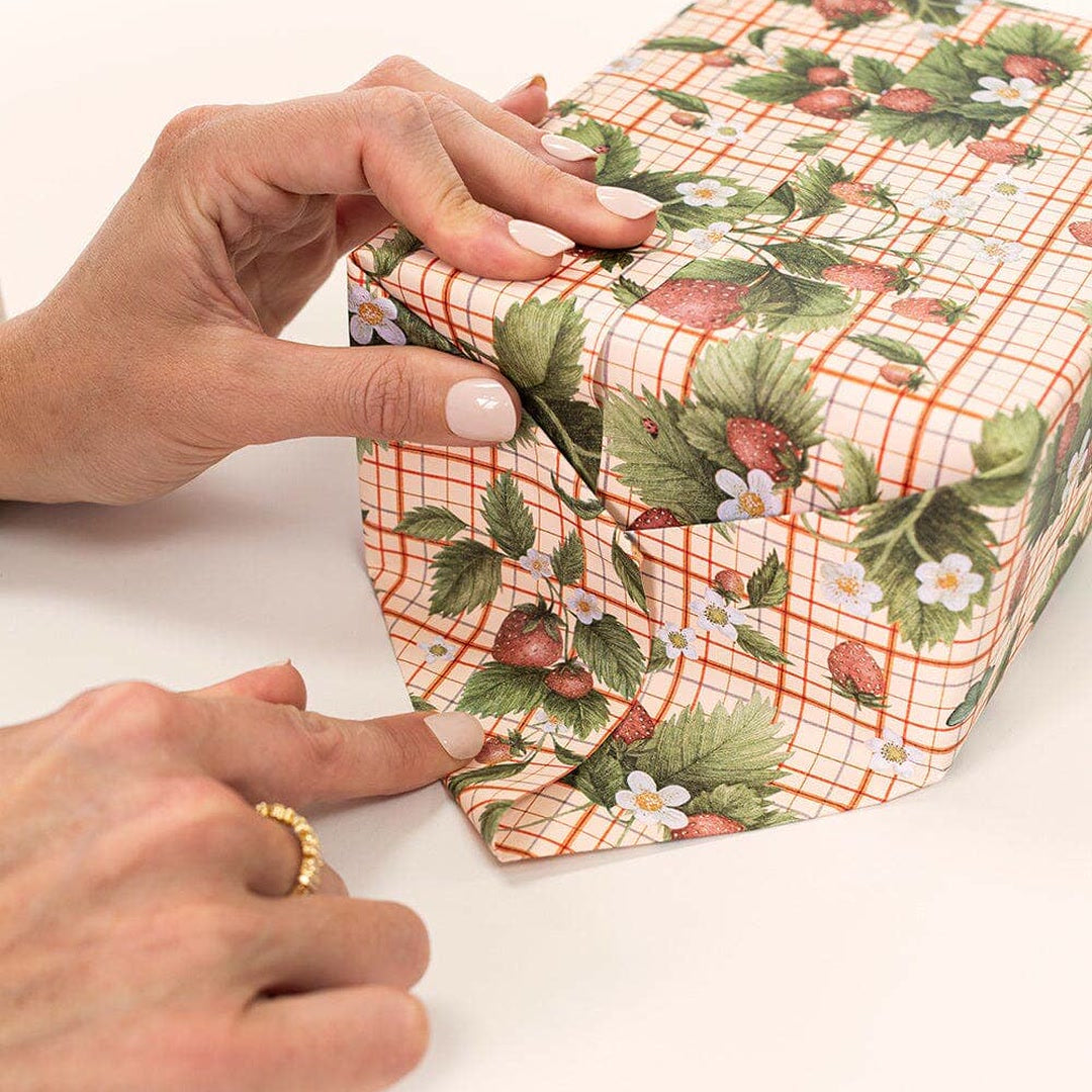 Gift Wrap Roll 3m - Strawberries image 5