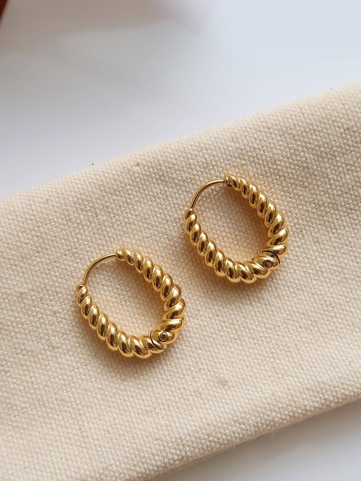 Cere Twisted Hoop Earrings | 18K Yellow Gold