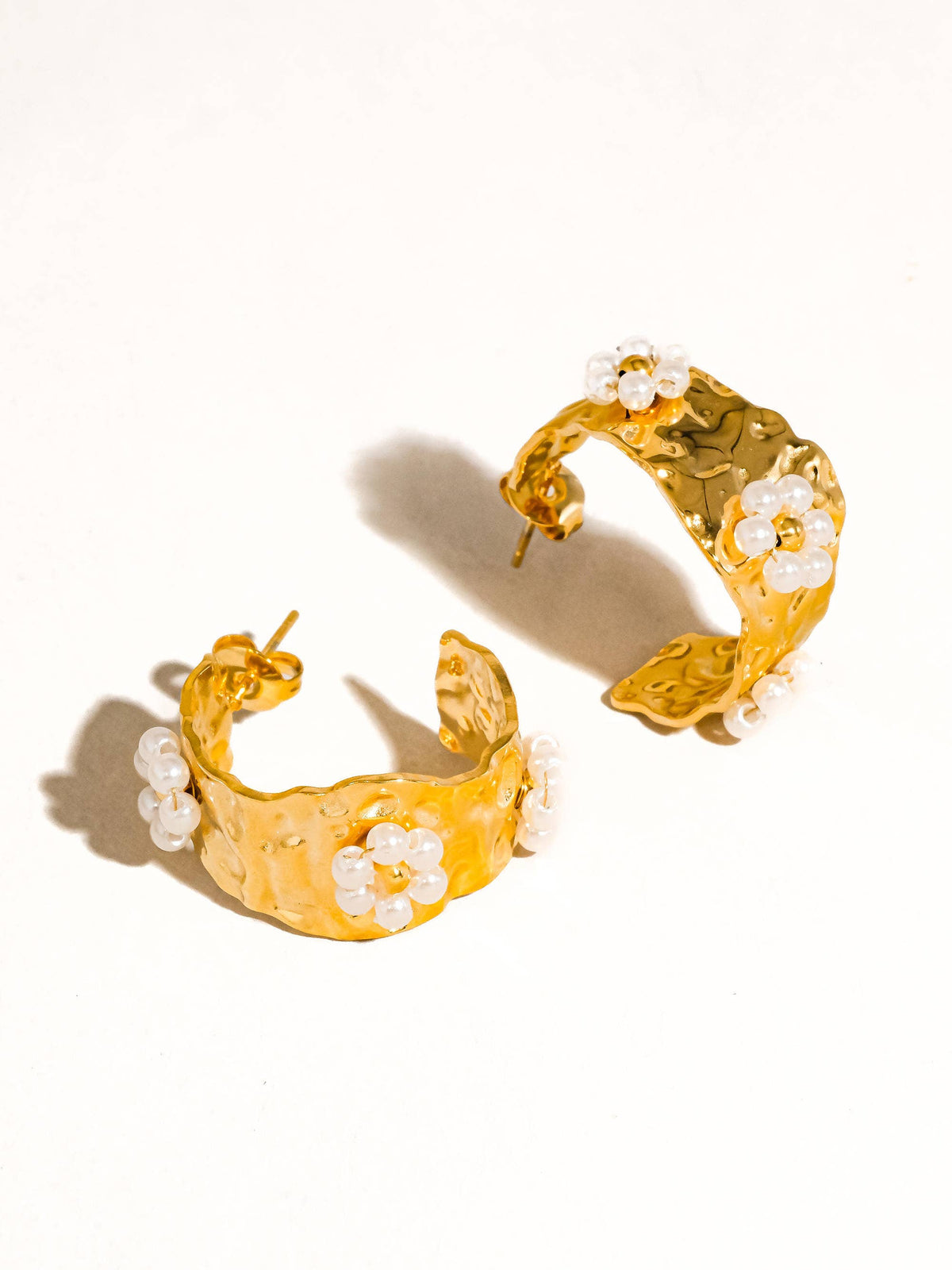 Charme Vintage Floral Hoop Earring | 18K Gold Yellow