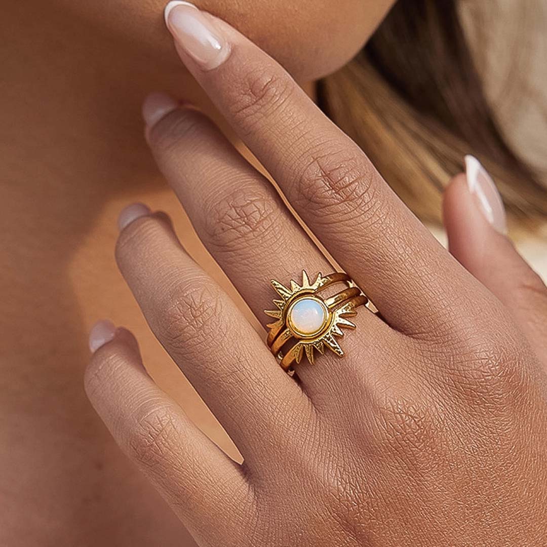 Nerina Sunburst Opal Stackable Ring | Gold