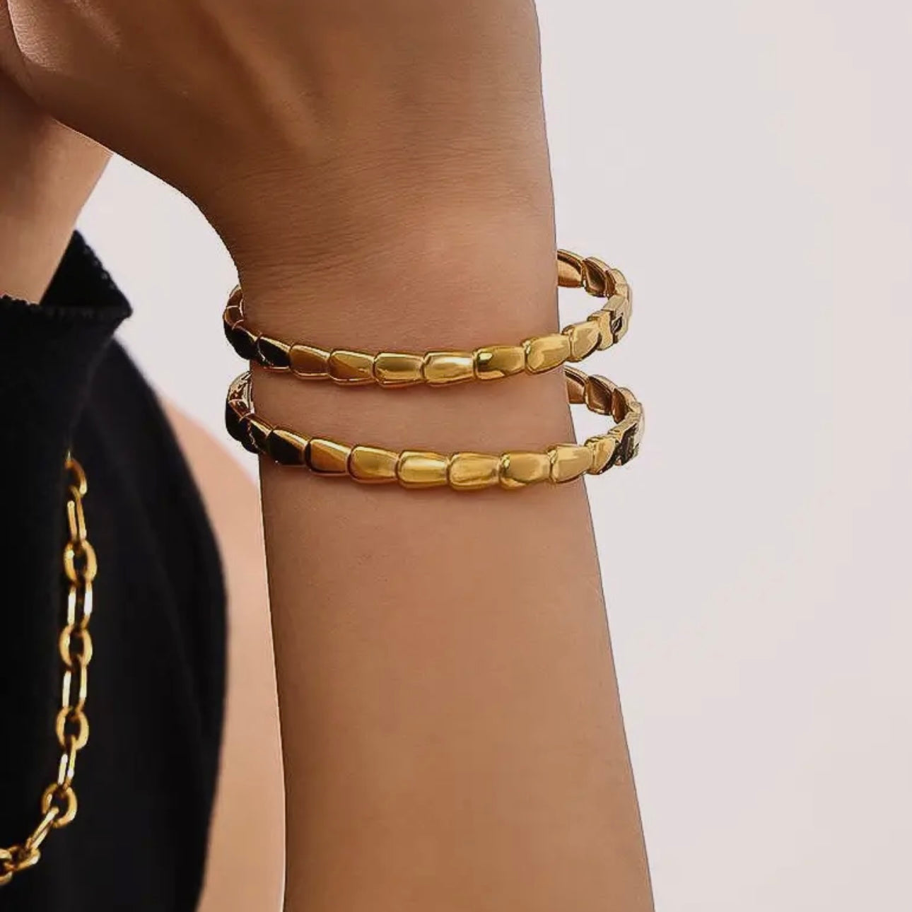 brae18k gold non-tarnish serpent bangle