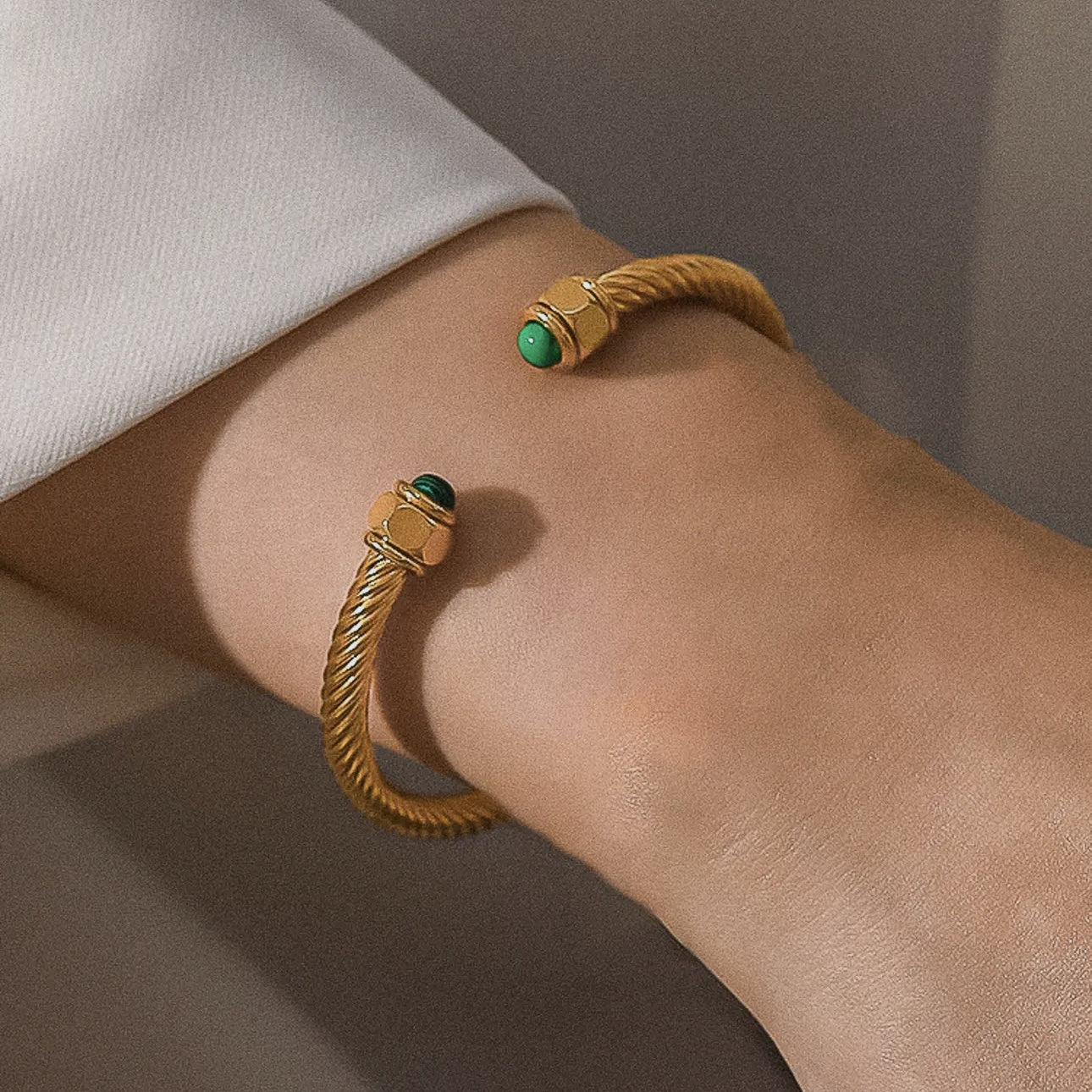 Vail 18k gold non-tarnish thin bangle | green