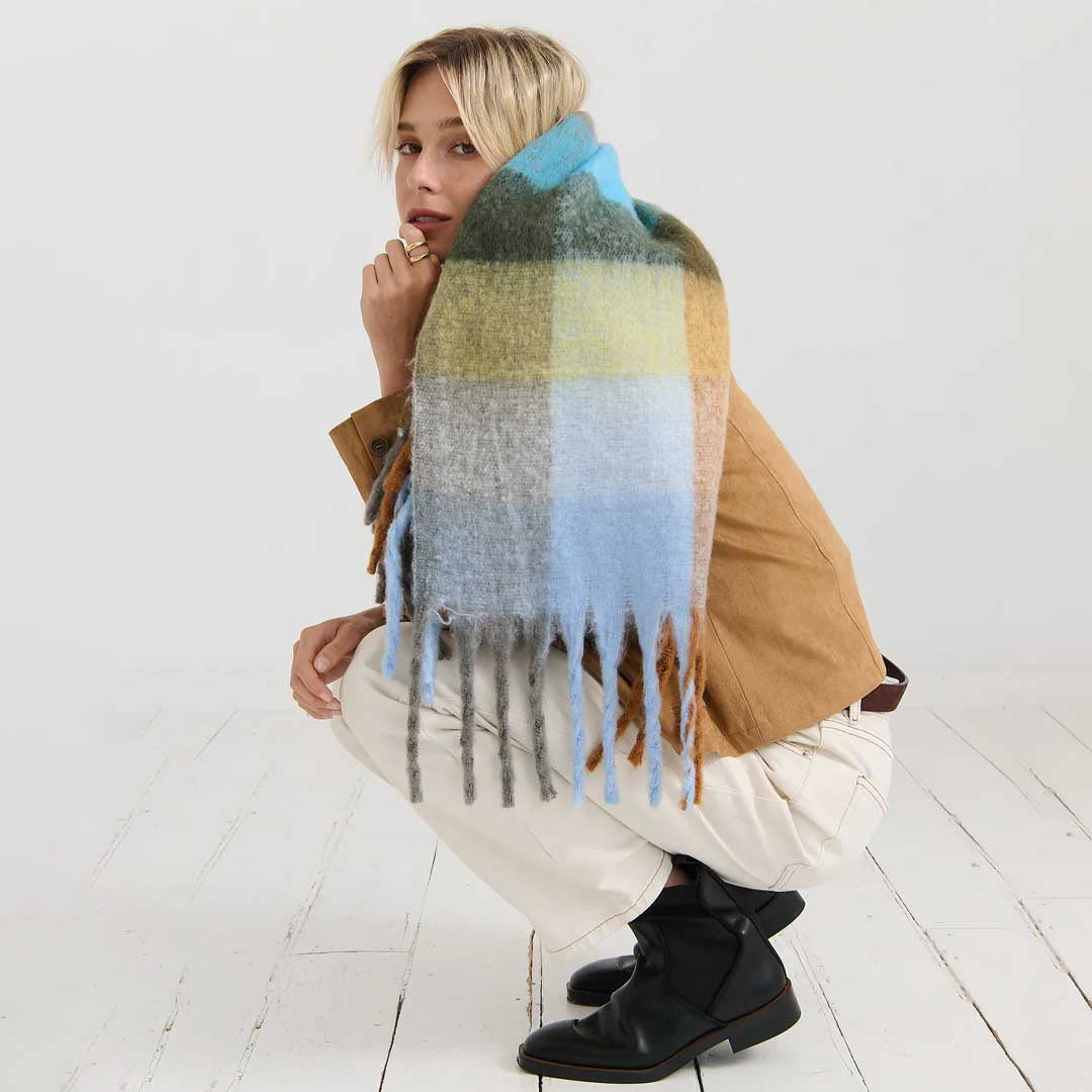 Biscuit Checkered Fluffy Scarf