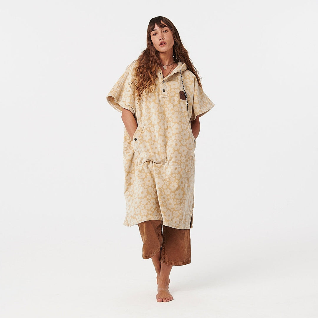 Ginny Extra-Warm Changing Poncho | Sandstone — supplier scene 1