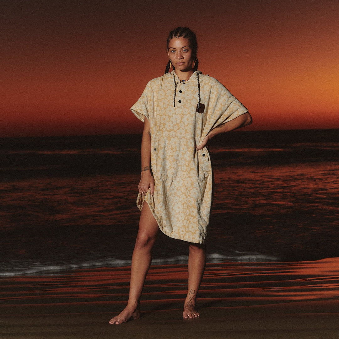 Ginny Extra-Warm Changing Poncho | Sandstone — supplier scene 4