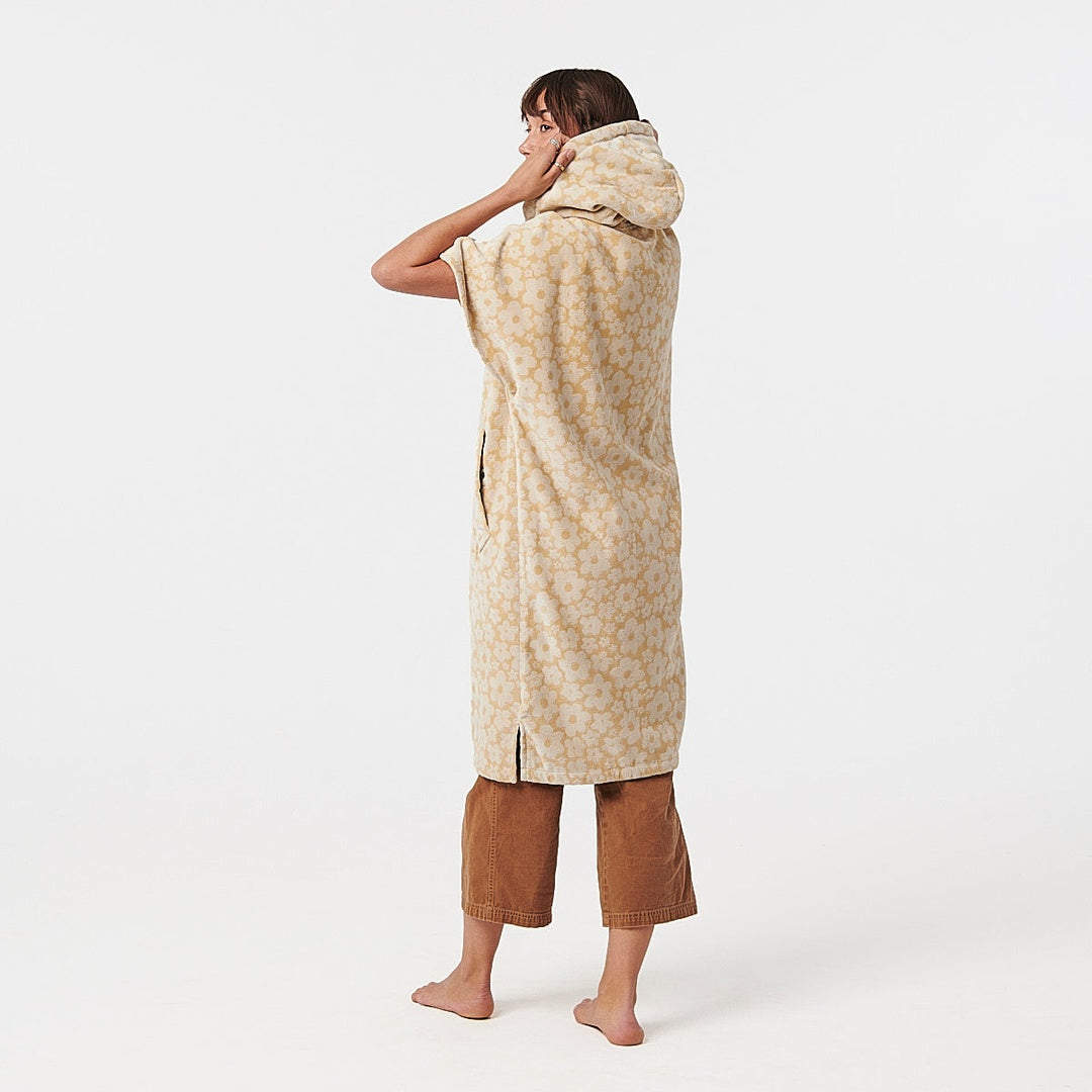 Ginny Extra-Warm Changing Poncho | Sandstone — supplier scene 5