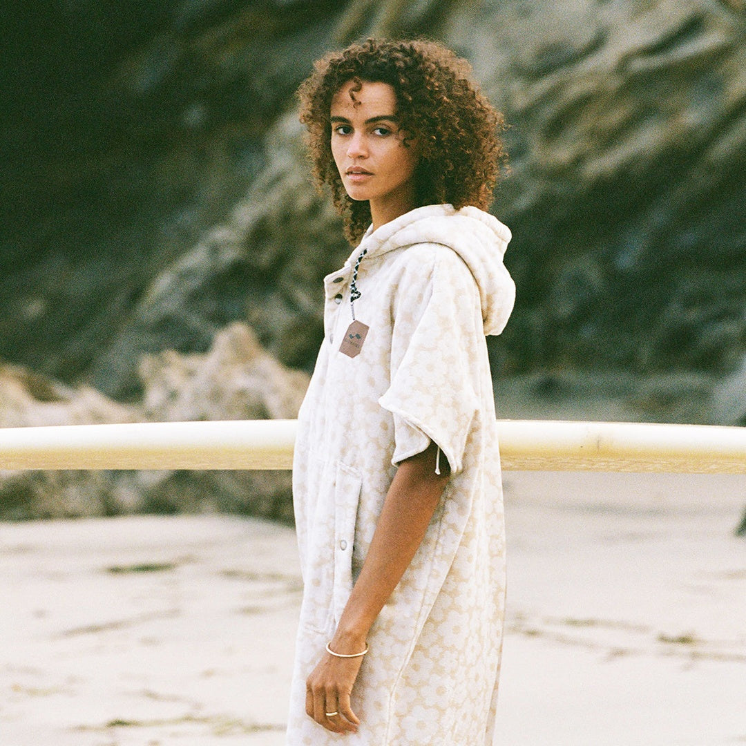 Ginny Extra-Warm Changing Poncho | Sandstone — supplier scene 8