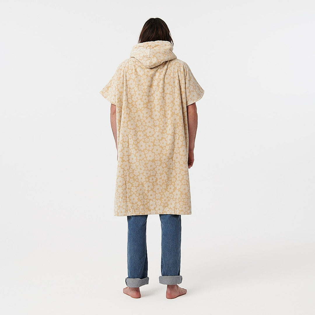 Ginny Extra-Warm Changing Poncho | Sandstone — supplier scene 9