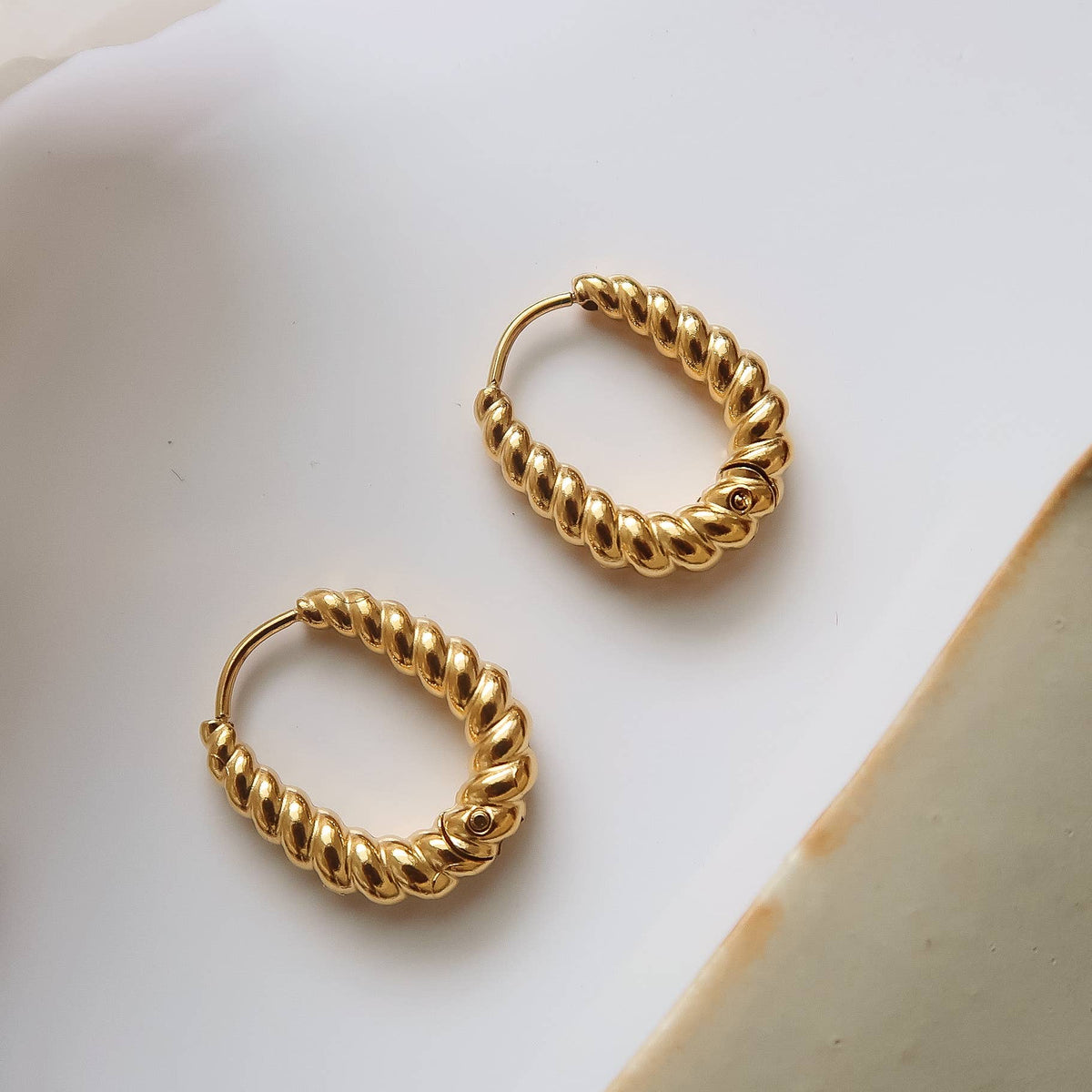 Cere Twisted Hoop Earrings | 18K Yellow Gold
