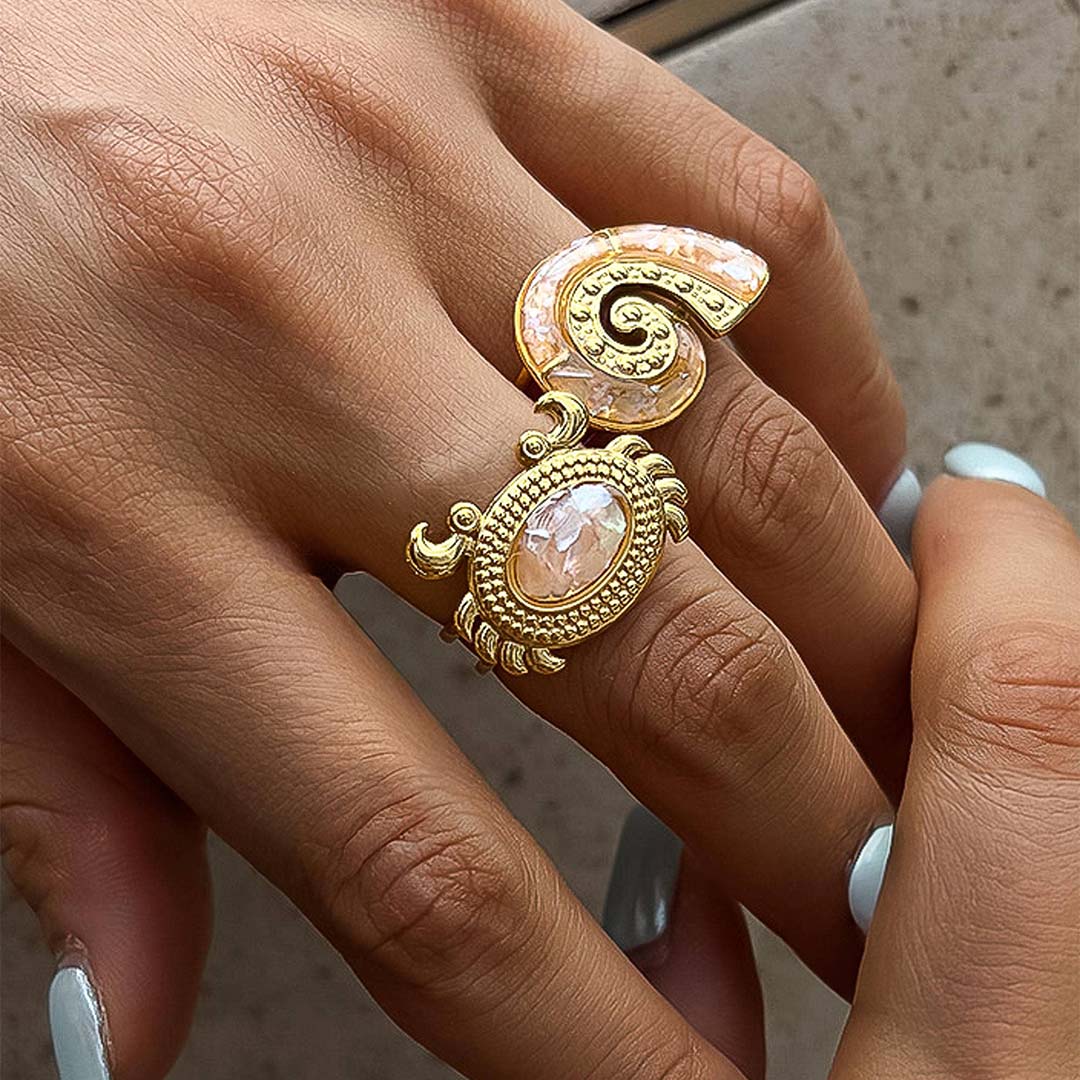 Shellnee Spiral Shell Ring | Yellow Gold