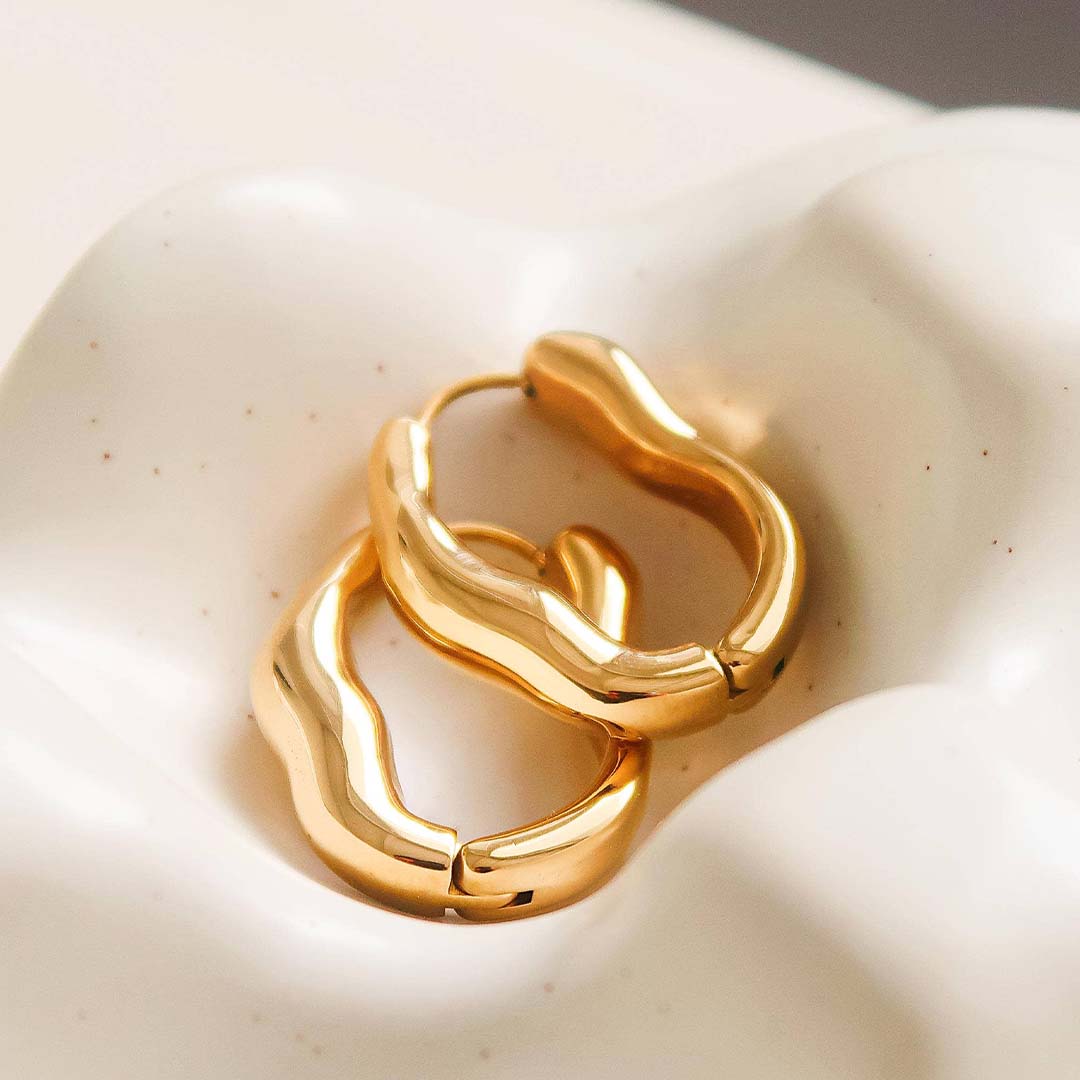 Darcy Oval Hoop Earring | 18K Yellow Gold