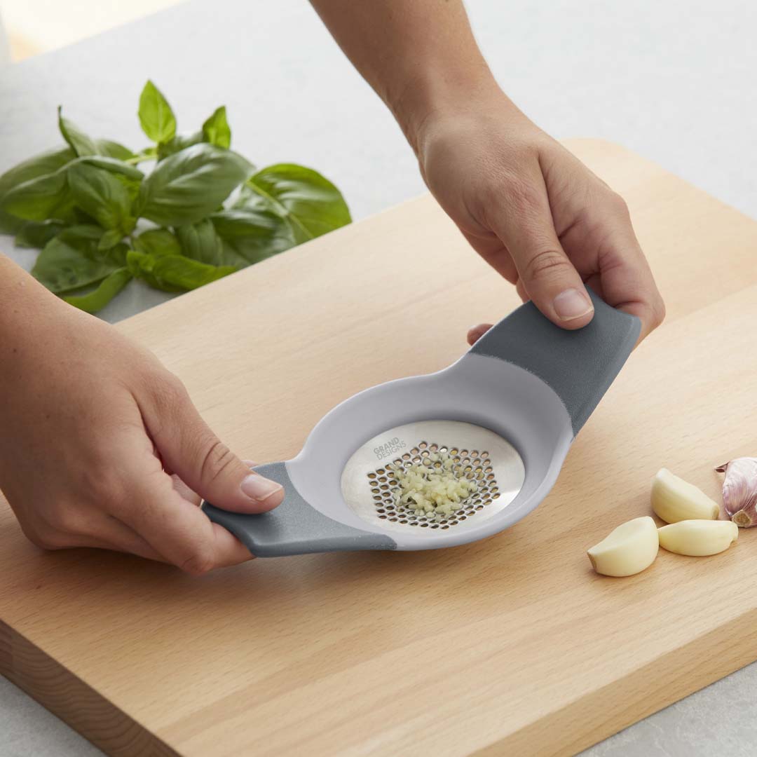 KITCHEN GRATE & CRUSH | 2 IN 1 GARLIC CRUSHER