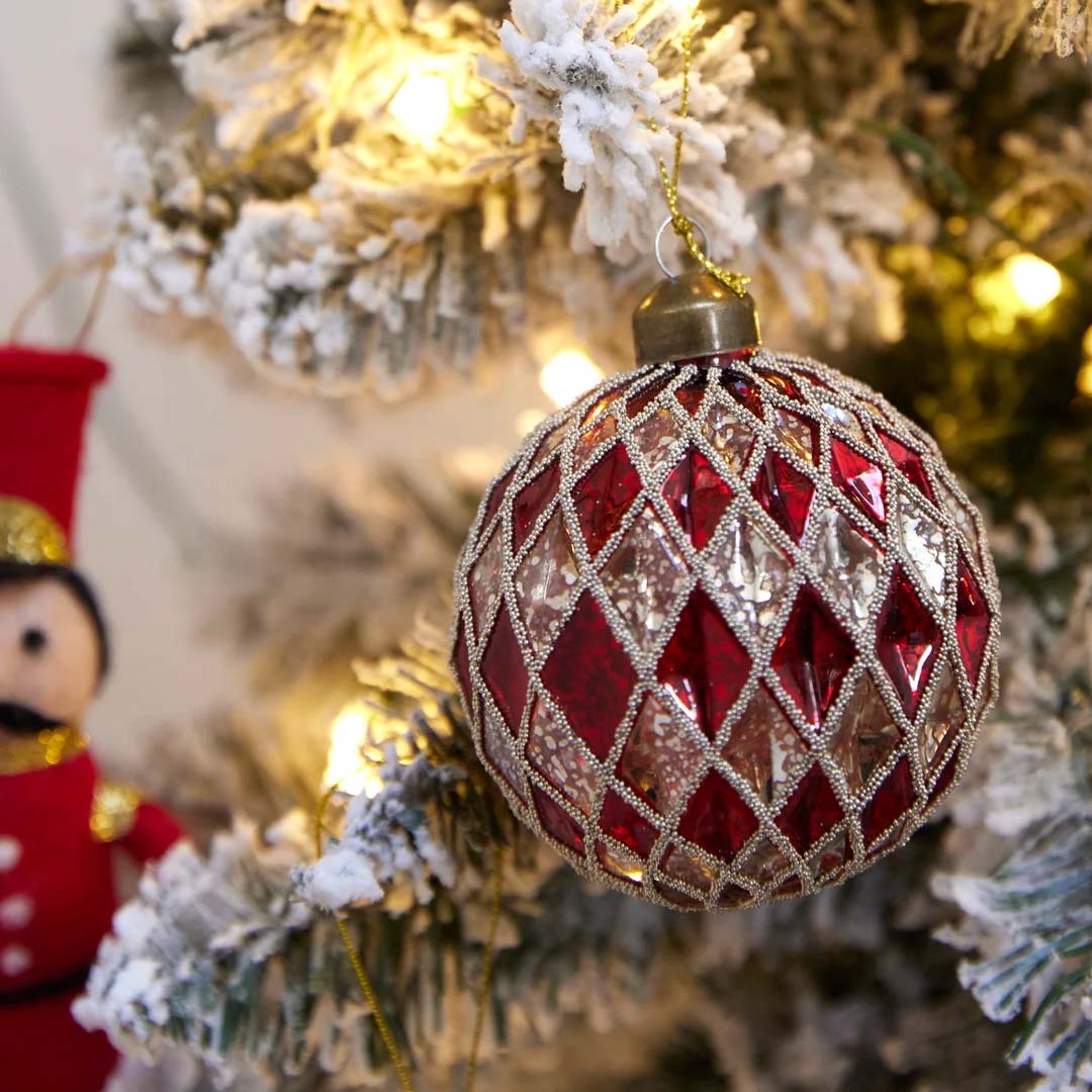 INTRICATE DIAMOND BAUBLE | RED & WHITE