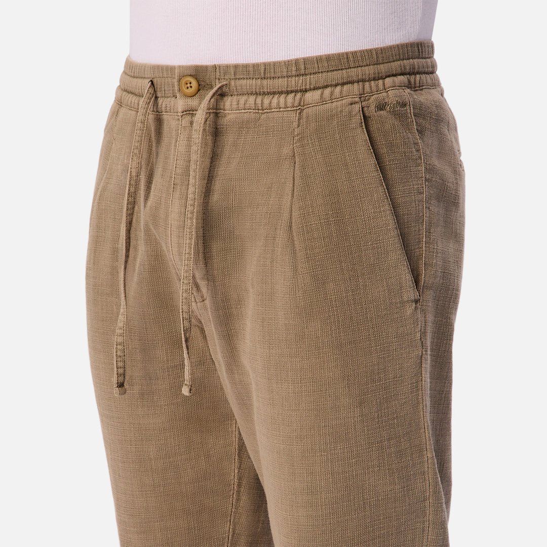 The Mallorca Pant in Mid Olive 27 — official image 06