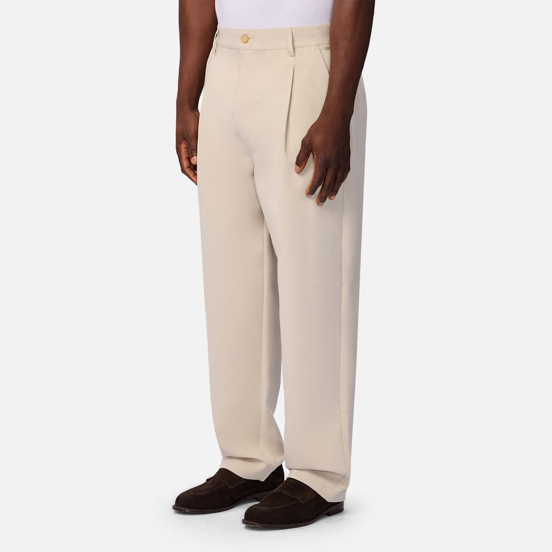 The Lightweight Classic Lusso Pant in Parchment 26 — official image 03