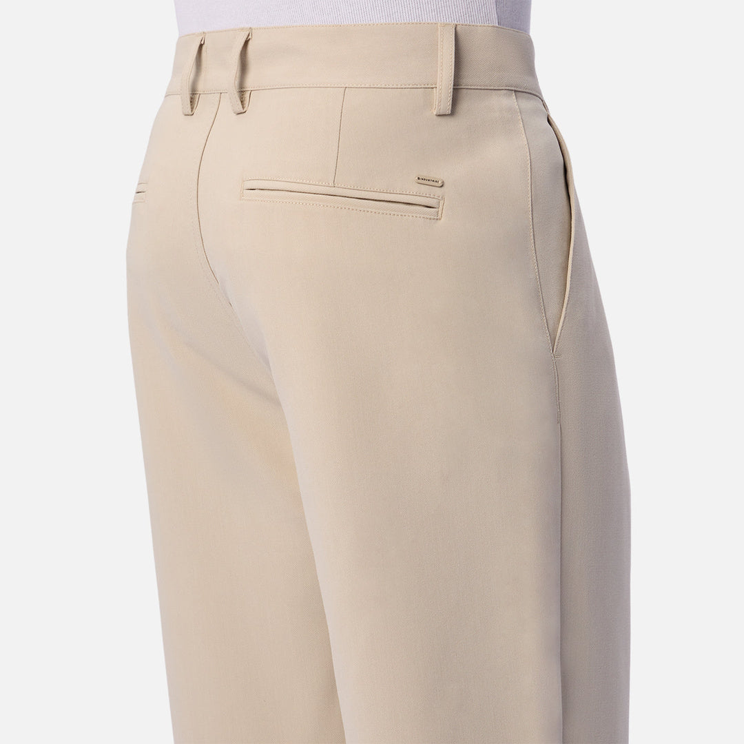 The Lightweight Classic Lusso Pant in Parchment 26 — official image 07