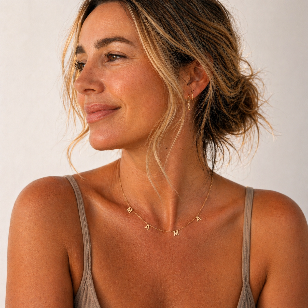 MAMA Necklace | Gold