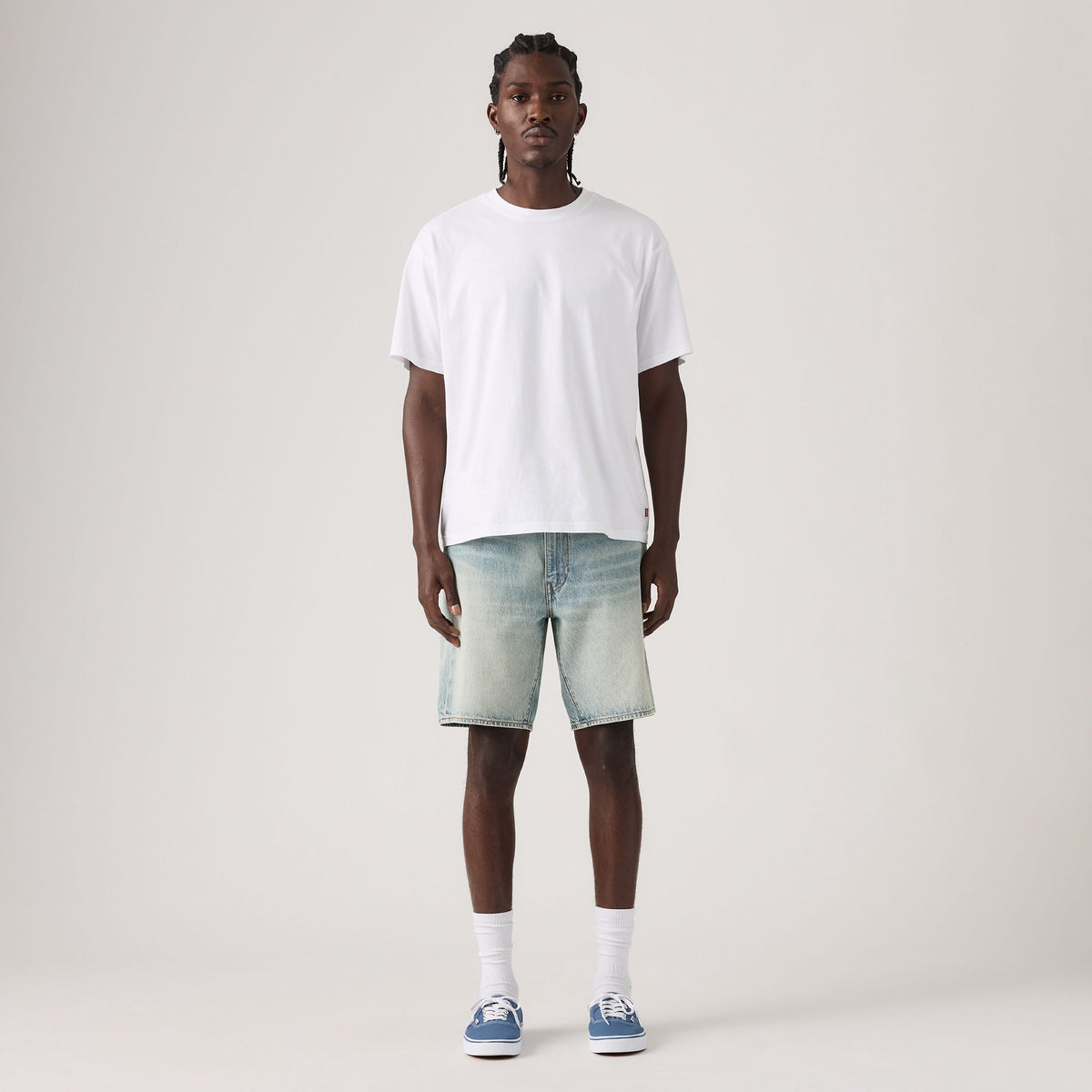 Levi’s 468 Loose Shorts Light Workout - Full-body on-model front hero