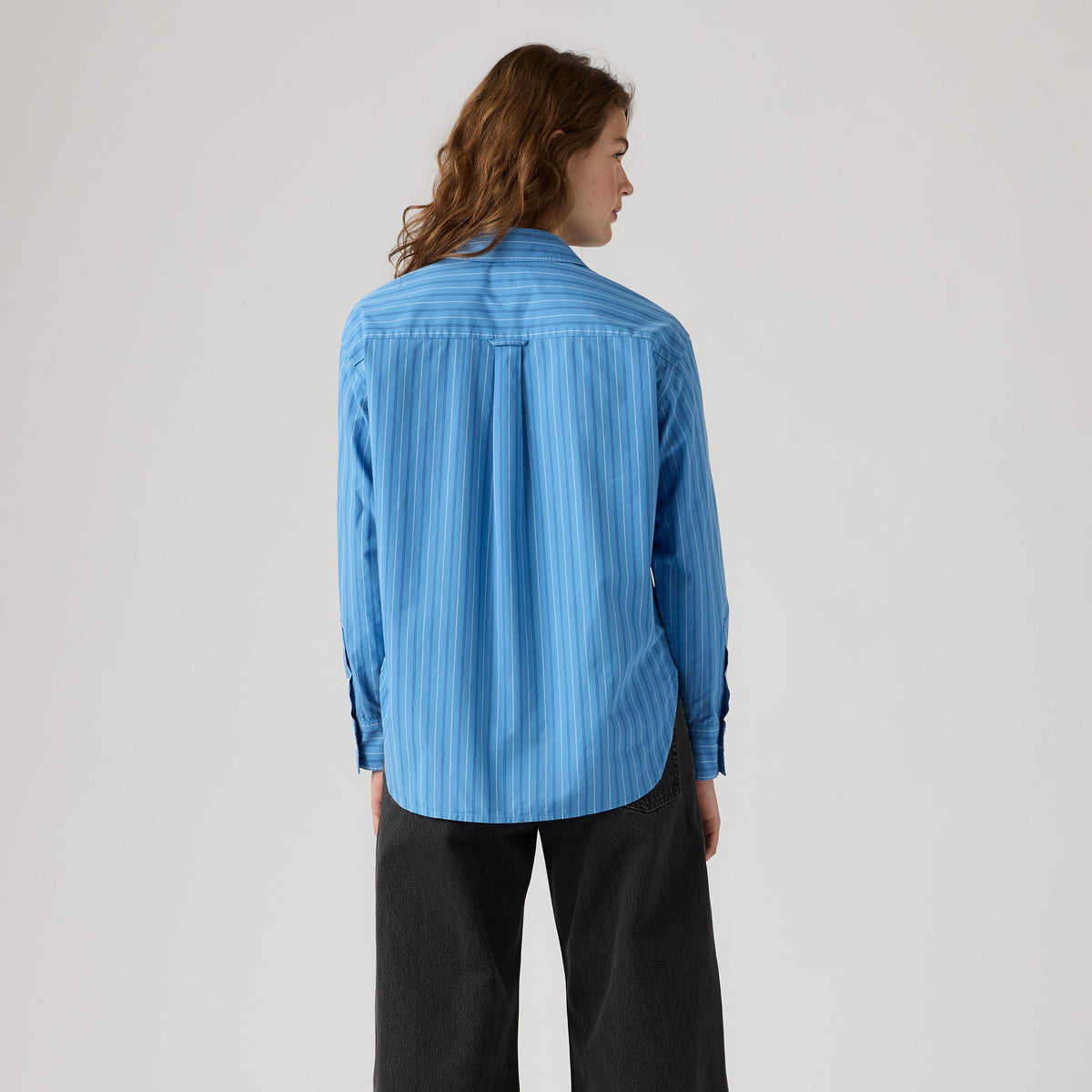 Harlie Boyfriend Shirt | Telma Stripe Parisian Blue — rear fit/complete hem