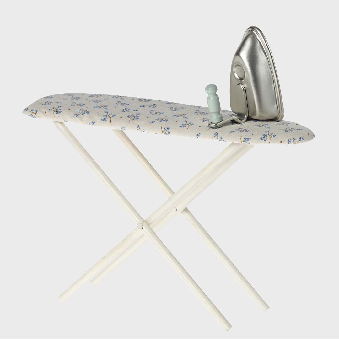 IRON AND IRONING BOARD