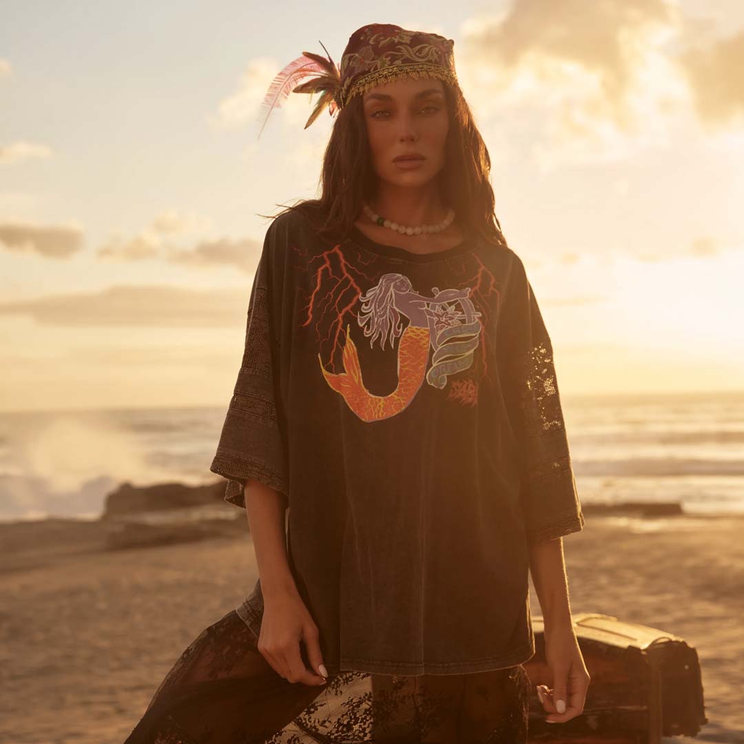 Chase Your Dreams Lace Tee | Black