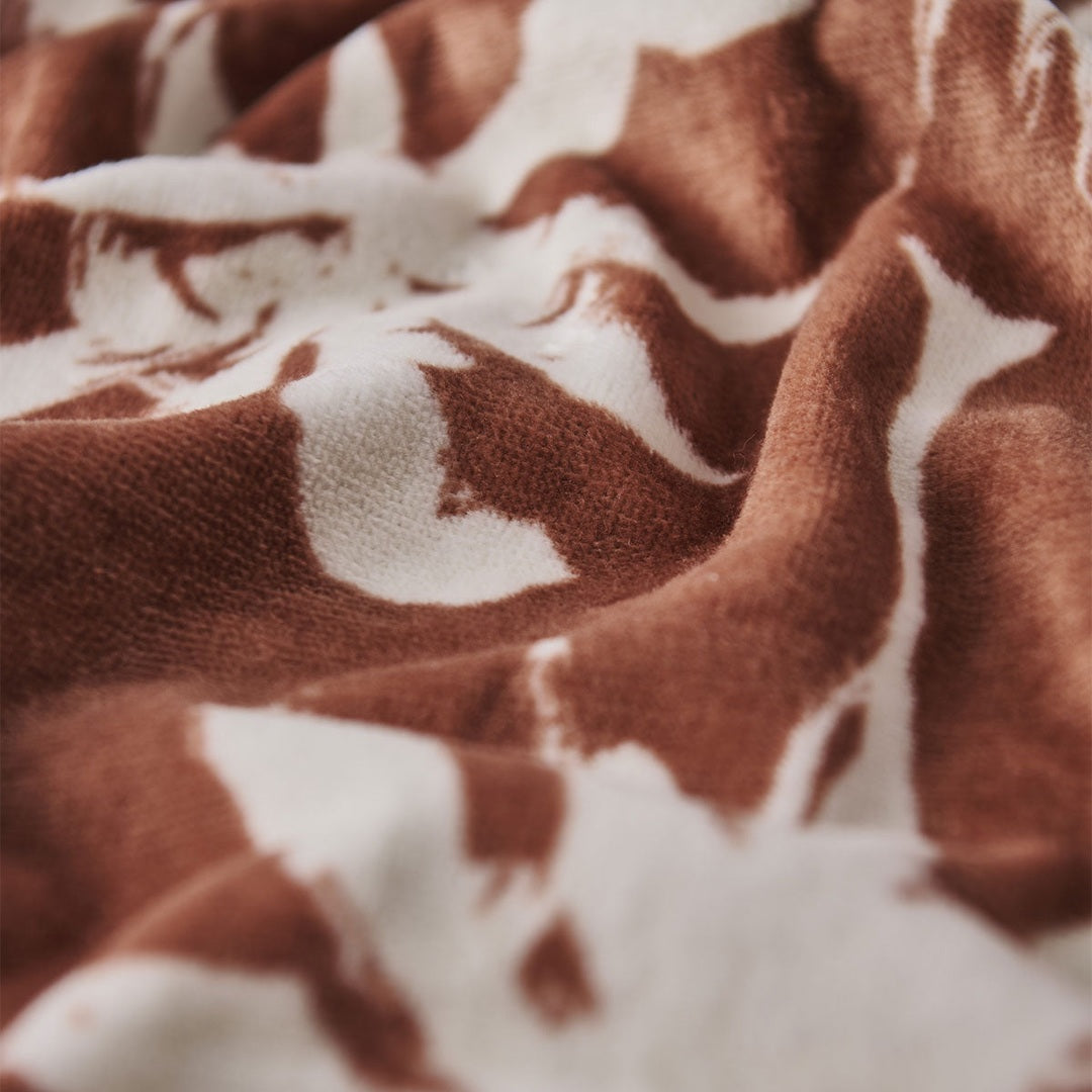 Slowtide Luca Beach Towel in Fawn — product detail view 4