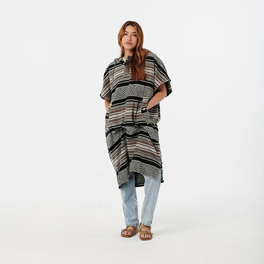 OSO PONCHO | COURTYARD